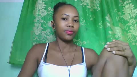 Snapshot of lucie196645 chatting on 04-25-26, 06:05 lucie196645 online show from 04-25-26, 06:05