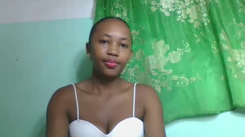Snapshot of lucie196645 chatting on 05-10-26, 05:45 lucie196645 online show from 05-10-26, 05:45