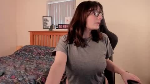 Snapshot of luciewintersuk chatting on 01-24-25, 02:08 Lucie Winters online show from 01-24-25, 02:08