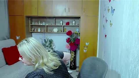 Lucille Fenly online show from 04-14-26, 05:52