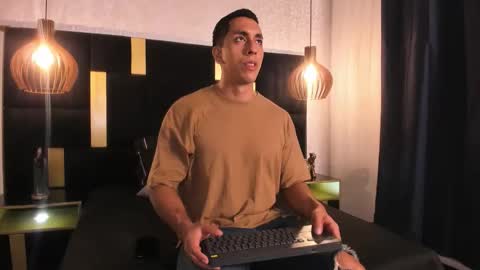 Snapshot of lucio__fox chatting on 05-08-26, 11:37 Lucio online show from 05-08-26, 11:37
