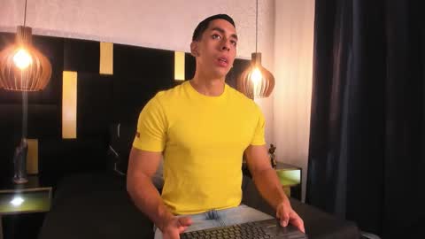 Snapshot of lucio__fox chatting on 05-09-26, 11:48 Lucio online show from 05-09-26, 11:48