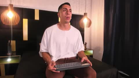 Snapshot of lucio__fox chatting on 05-12-26, 11:51 Lucio online show from 05-12-26, 11:51
