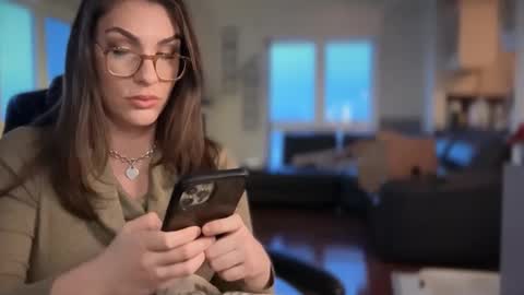 Snapshot of luciousapril chatting on 01-08-26, 09:28 April online show from 01-08-26, 09:28