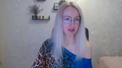 Snapshot of luckcristal chatting on 04-01-26, 04:59 Arina online show from 04-01-26, 04:59
