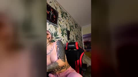 Snapshot of lucky_denizz chatting on 12-18-25, 11:05 lucky_denizz online show from 12-18-25, 11:05