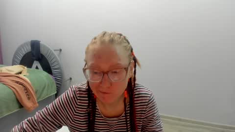 lucky_licky20 online show from 12-04-24, 03:48