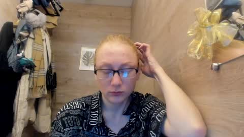 lucky_licky20 online show from 12-18-24, 03:58