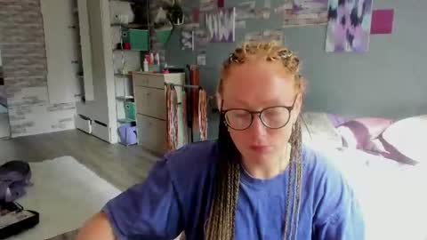 lucky_licky20 online show from 08-09-26, 03:23