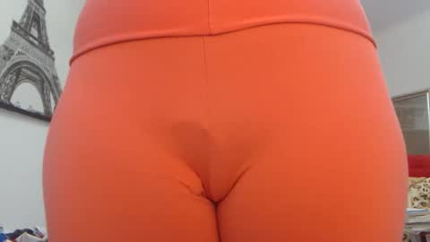 Snapshot of luckyanabella chatting on 10-19-25, 11:00 Ana online show from 10-19-25, 11:00