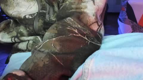 Snapshot of luckydrakex chatting on 12-14-25, 04:56 Lucky online show from 12-14-25, 04:56