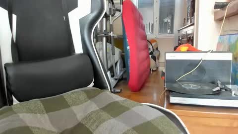 Snapshot of luckydrakex chatting on 12-19-25, 10:22 Lucky online show from 12-19-25, 10:22