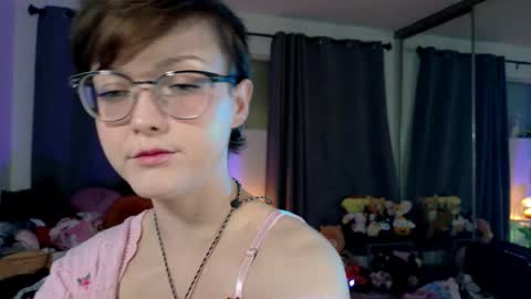 Snapshot of luckyjadestone chatting on 01-15-26, 04:17 Jade online show from 01-15-26, 04:17