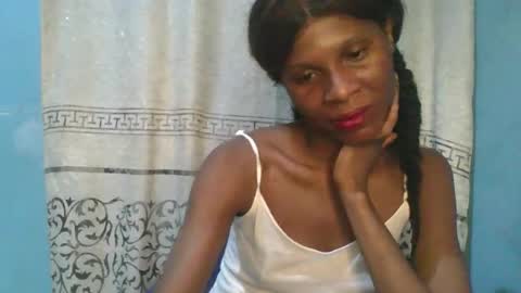 Snapshot of luckymadequeen chatting on 11-27-25, 11:51 Gloria online show from 11-27-25, 11:51