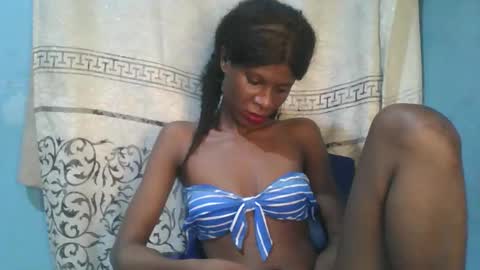 Snapshot of luckymadequeen chatting on 12-02-25, 11:56 Gloria online show from 12-02-25, 11:56