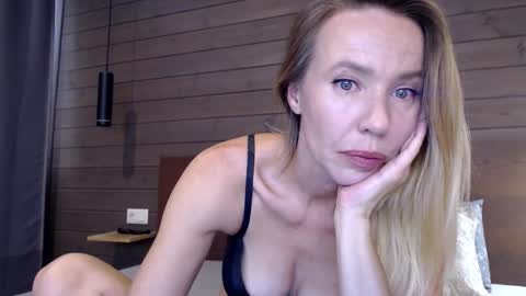 Snapshot of luckymila chatting on 09-26-25, 10:52 Mila Novak online show from 09-26-25, 10:52