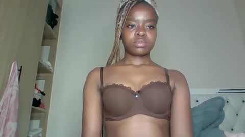 lilian online show from 11-30-25, 08:13