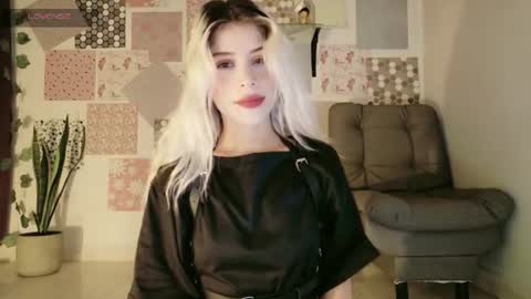 luckysapphire777 online show from 06-12-26, 12:04