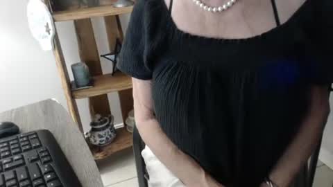 lucy_0000 online show from 10-19-25, 10:54