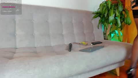 Hello my name is Lucy nice to meet you  thumb up is important for me kisses     online show from 01-27-25, 07:13