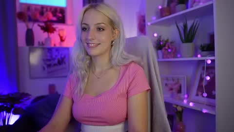 Snapshot of lucy_cutie_ chatting on 08-07-26, 05:59 Cutie Lucy online show from 08-07-26, 05:59
