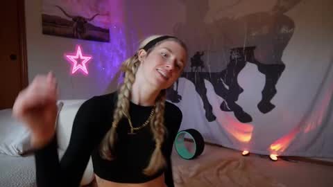 Lucy. online show from 03-09-25, 01:14