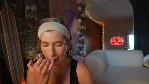 Snapshot of lucy_gooosey chatting on 06-02-26, 01:18 Lucy. online show from 06-02-26, 01:18