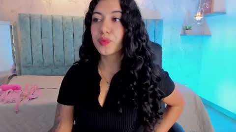 Snapshot of lucy_greys_ chatting on 06-23-26, 12:47 Lucy Greys online show from 06-23-26, 12:47