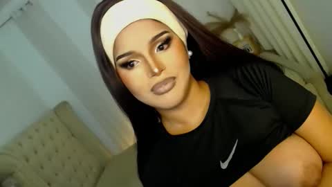    MONA    online show from 11-12-25, 05:57