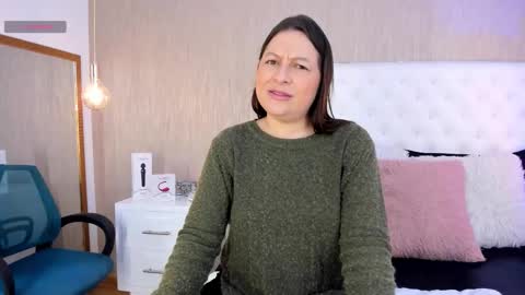 Snapshot of lucy_lu17 chatting on 11-13-25, 01:10 Lucy online show from 11-13-25, 01:10