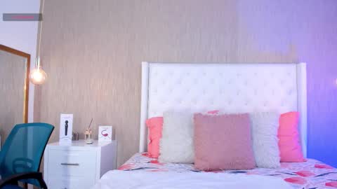 Snapshot of lucy_lu17 chatting on 12-17-25, 01:06 Lucy online show from 12-17-25, 01:06