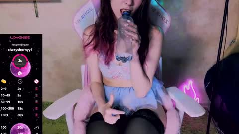 Snapshot of lucy_millss chatting on 02-10-25, 02:16 LUCY online show from 02-10-25, 02:16