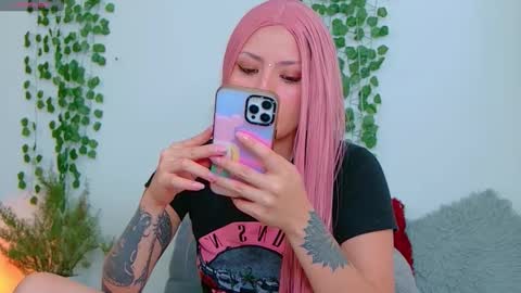 Snapshot of lucy_monroe_ chatting on 05-04-26, 06:37 Lucy online show from 05-04-26, 06:37