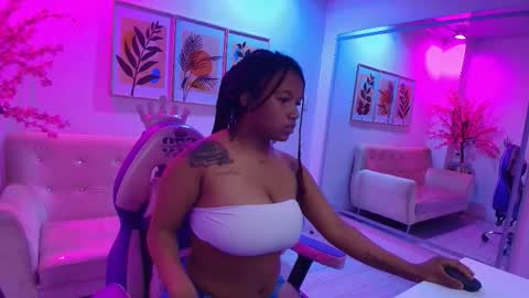 Snapshot of lucy_saki chatting on 11-17-25, 11:16 Lucy online show from 11-17-25, 11:16