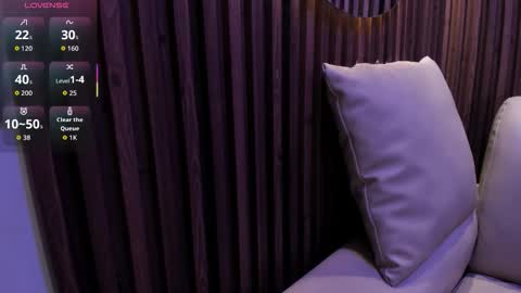 Sofia  online show from 11-28-25, 05:37