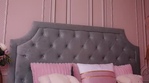 Snapshot of lucyaddison chatting on 10-27-25, 04:27 LucyAddison online show from 10-27-25, 04:27