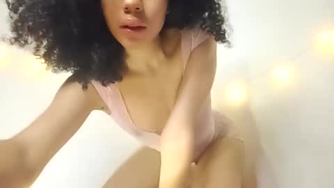 Snapshot of lucybellea chatting on 02-12-26, 10:21 Lucia online show from 02-12-26, 10:21