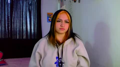 Snapshot of lucycherry__ chatting on 12-13-24, 03:43 LUCIA  online show from 12-13-24, 03:43