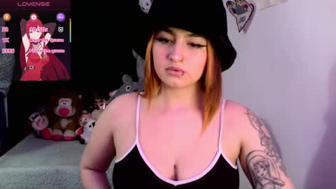 Snapshot of lucycherry__ chatting on 10-17-25, 02:59 LUCIA  online show from 10-17-25, 02:59