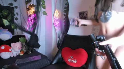 lucyjade2 online show from 05-25-26, 08:15