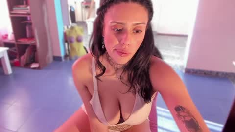 Snapshot of lucyklumm chatting on 04-20-26, 10:00 MALAMOR online show from 04-20-26, 10:00