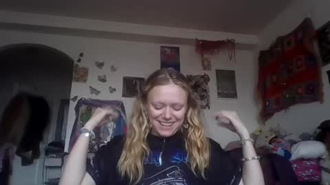 lucylovesflowers online show from 07-28-26, 08:23