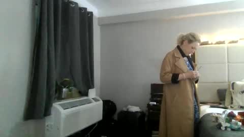 Lucy Loves Lookers online show from 01-18-25, 01:30