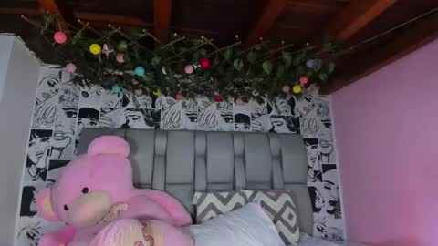 Snapshot of lucyrosse_ chatting on 05-11-26, 02:45 Lucy online show from 05-11-26, 02:45