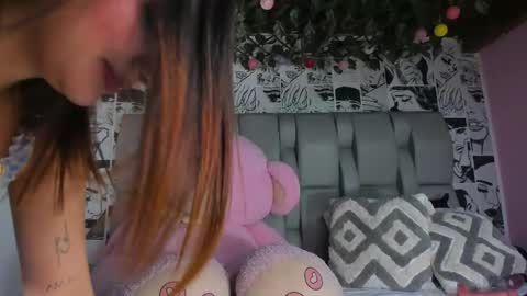 Snapshot of lucyrosse_ chatting on 05-15-26, 11:17 Lucy online show from 05-15-26, 11:17