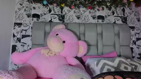 Snapshot of lucyrosse_ chatting on 05-19-26, 11:27 Lucy online show from 05-19-26, 11:27