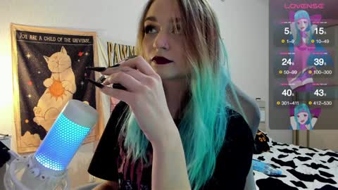 Snapshot of lucysbrain chatting on 12-22-24, 07:21 Lucy online show from 12-22-24, 07:21