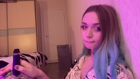 Snapshot of lucysbrain chatting on 01-03-25, 08:22 Lucy online show from 01-03-25, 08:22