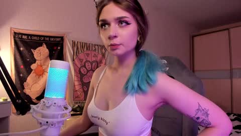 Snapshot of lucysbrain chatting on 01-07-25, 02:53 Lucy online show from 01-07-25, 02:53