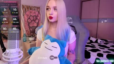 Snapshot of lucysbrain chatting on 03-08-25, 06:16 Lucy online show from 03-08-25, 06:16